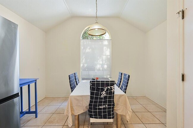Building Photo - 2308 Colgate Cir