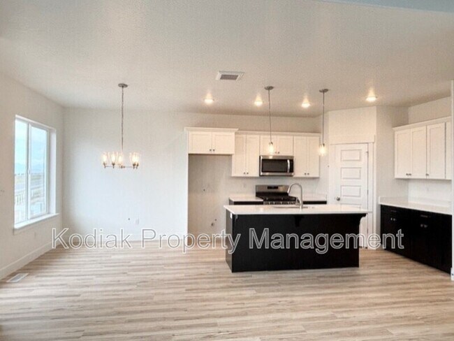 Foto del edificio - 2702 Blue Dawn Ln