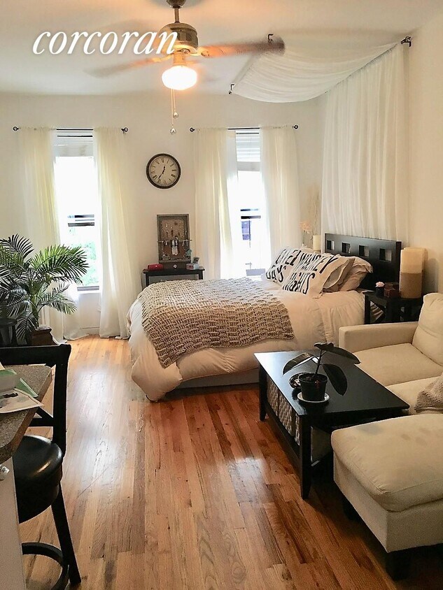 Foto principal - 1595 York Ave