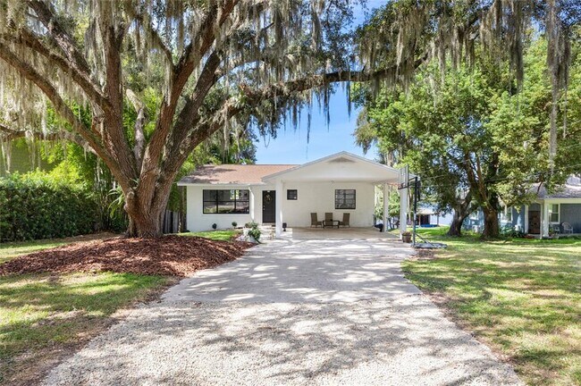 Foto del edificio - 38 Live Oak Rd