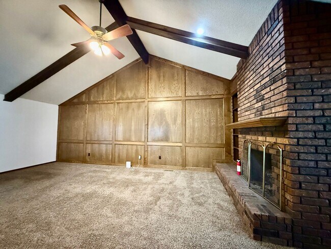 Foto del edificio - 4BD 2.5 Bath Pet Friendly