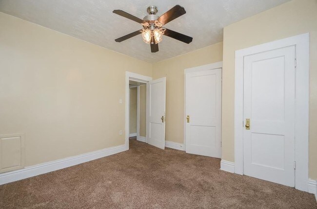 Foto del edificio - 1123 Louise St