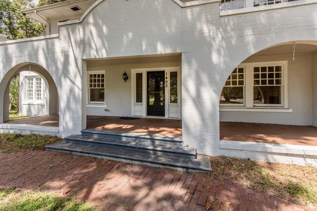 Building Photo - 1492 Avondale Ave