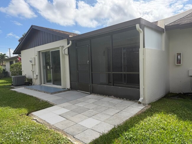 Foto del edificio - 15729 Bottlebrush Cir