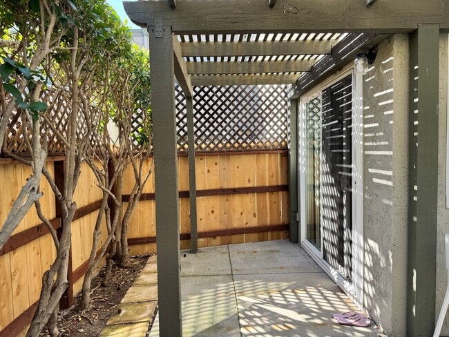 Building Photo - Charming 2 bedroom 2 bath in Tierrasanta!