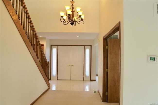 Building Photo - 7233 Oakwood Dr