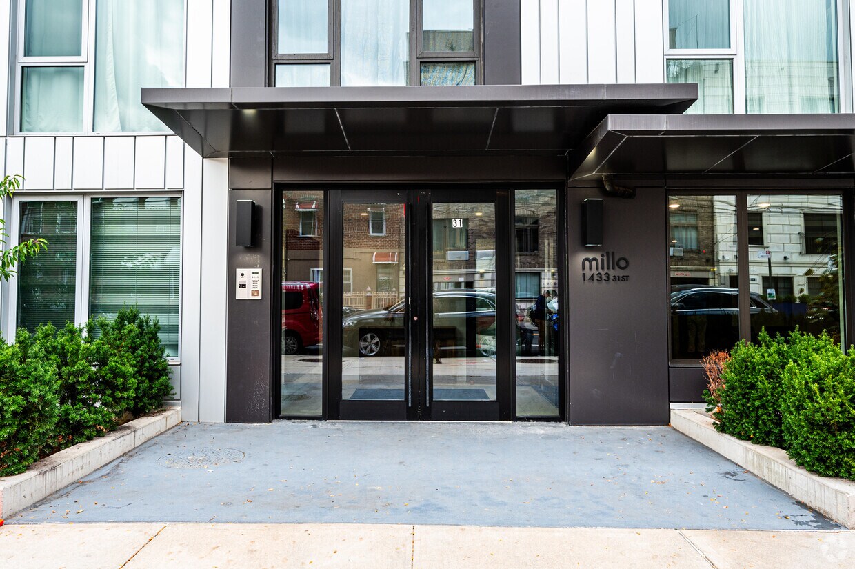 Entrada principal - 1433 31st Ave