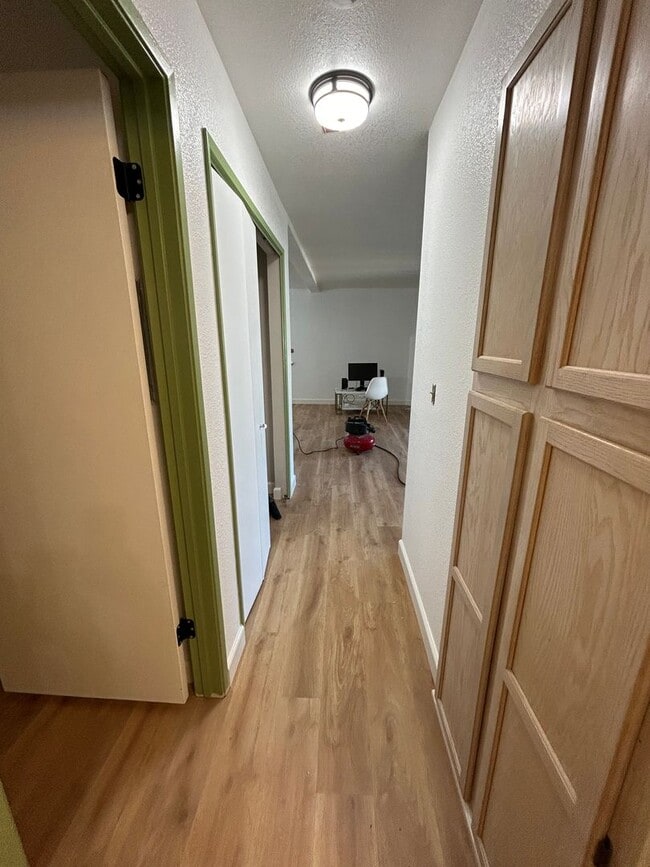 Building Photo - Gated Community with easy west bound 80 ac...
