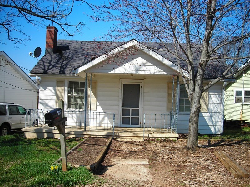 Primary Photo - 200 McDaniel Ave