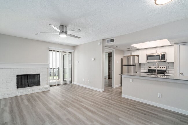 Building Photo - The Emily Apartments at North Dallas