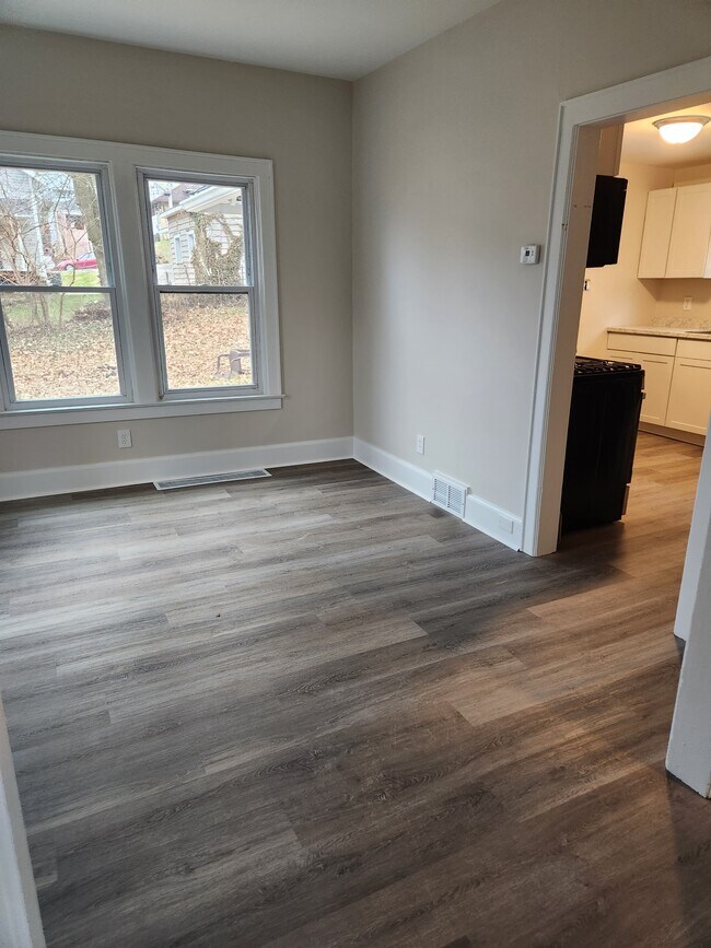 Comedor - 516 W End Ave