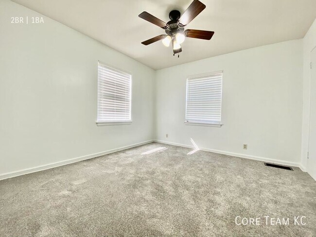 Building Photo - Spacious 2 Bedroom For Rent