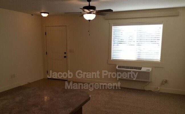 Foto del edificio - 882 Everett Pl