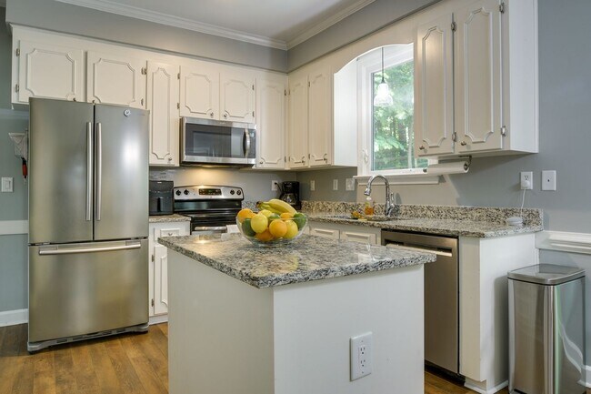 Building Photo - 5518 Tahoe Dr