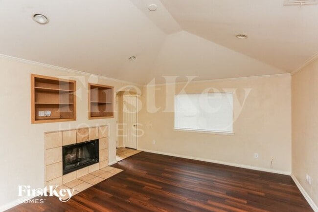 Foto del edificio - 5305 Jordan Ridge Dr