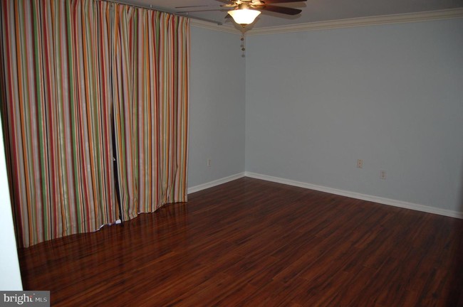 Building Photo - 423 Meadow Woods Ln