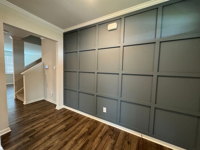 Building Photo - Spacious Like New 5 Bedroom 3 Bath Home in...