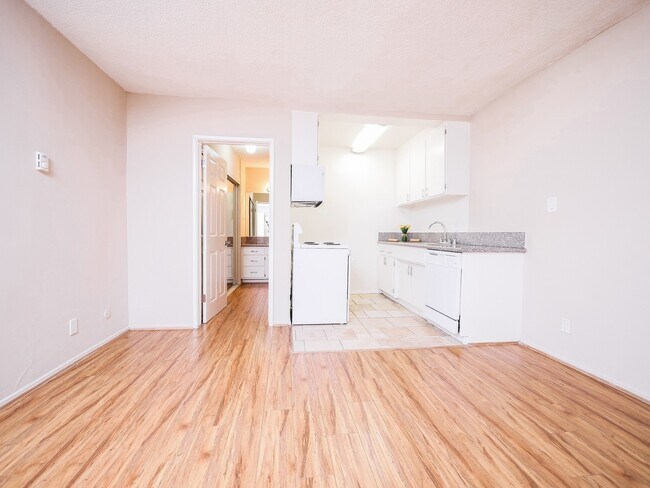 Building Photo - 1179 Crenshaw Blvd