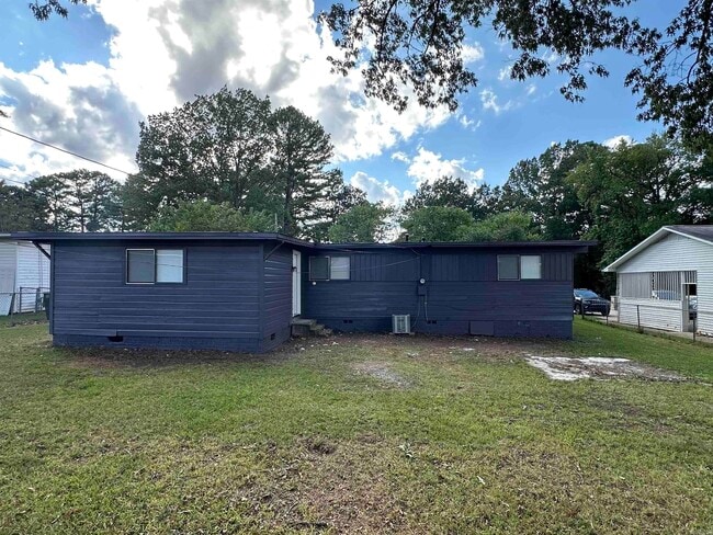 Building Photo - 13 Wanda Ln