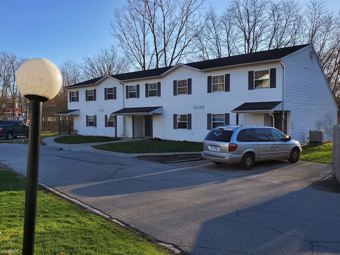Primary Photo - 325 W Hazel St