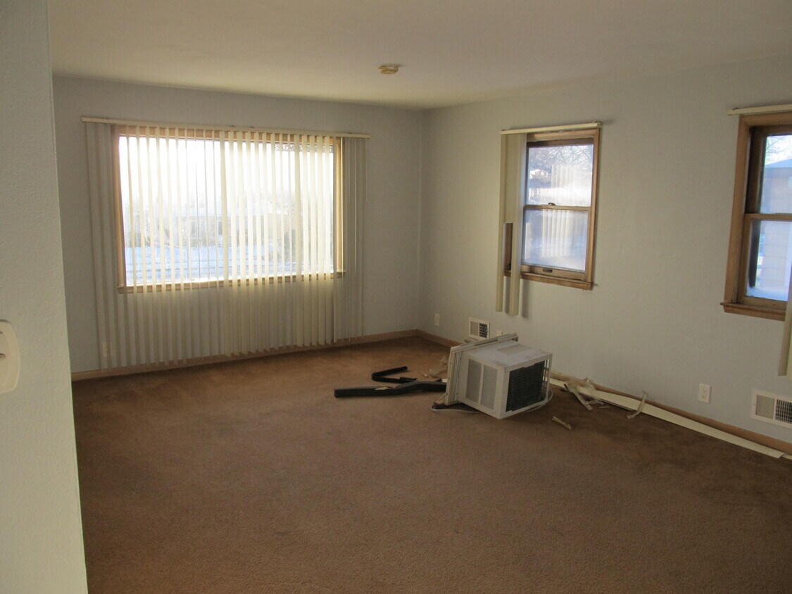 Living room - 9718 W Lisbon Ave