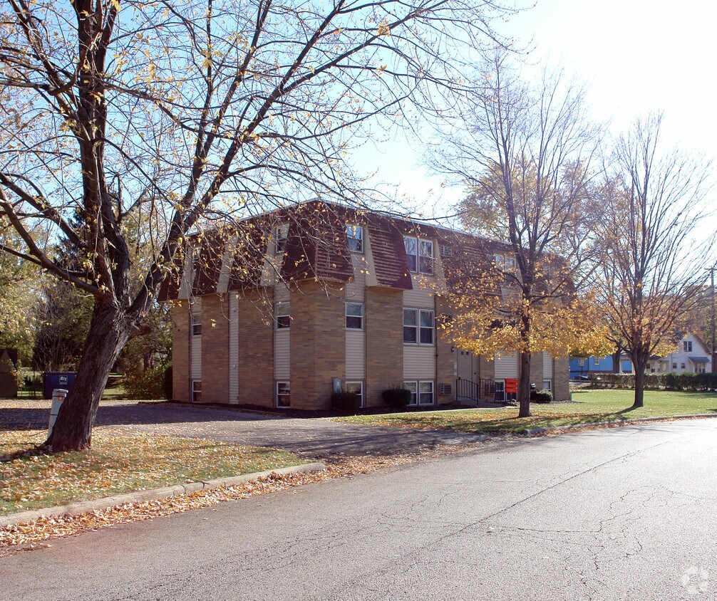 Primary Photo - 137 Lemans Dr