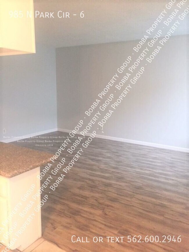 Building Photo - "2 BEDROOM/ 1 BATH DOWNSTAIRS UNIT WITH GA...