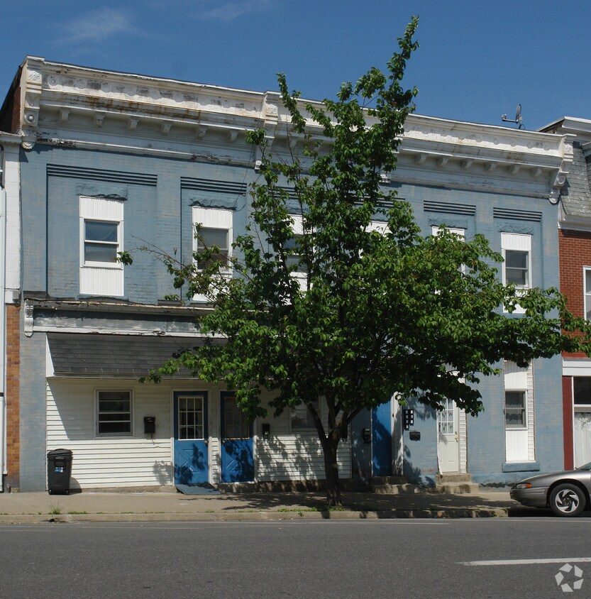 Primary Photo - 236 S Oak St
