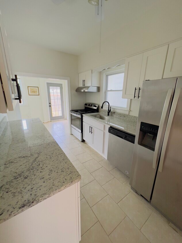 Kitchen - 716 Northside Ave