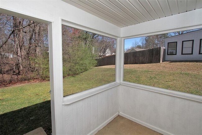 Building Photo - 2510 Fort Daniels Dr NE
