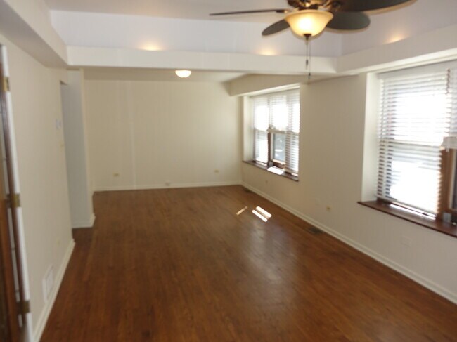 Foto del edificio - 3553 N Bell Ave