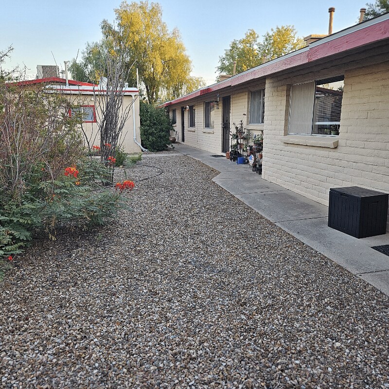 Primary Photo - 1609 N Louis Ln