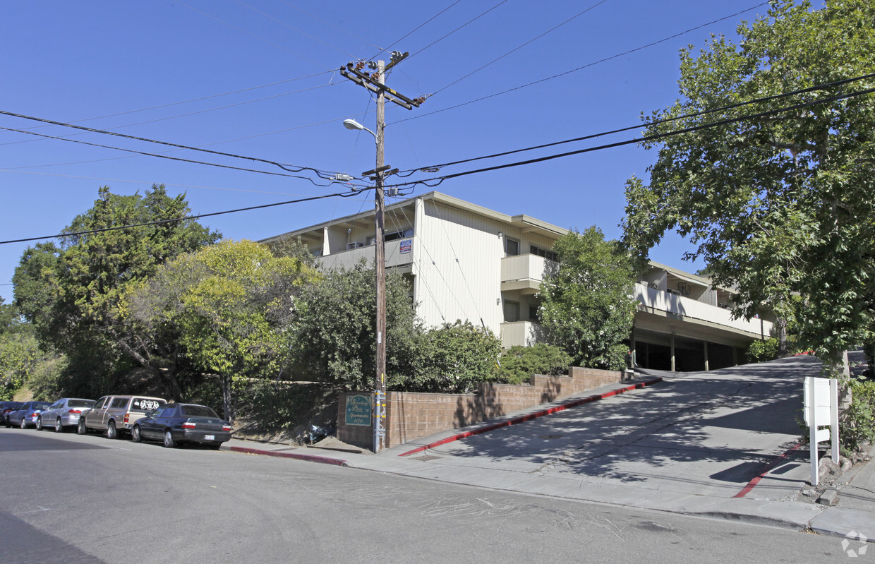 Primary Photo - Broadway Plaza Apartments