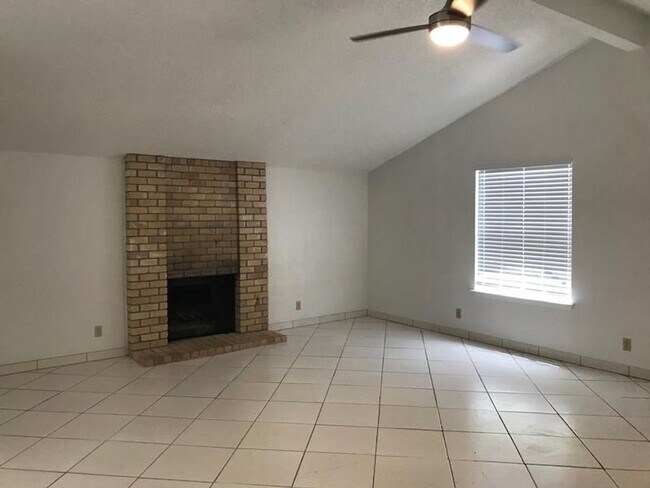Foto del edificio - $500 OFF FIRST MONTH RENT IF MOVE IN BY 8/...