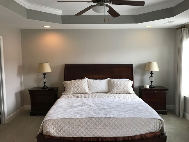 Foto del edificio - Former Model Townhome for Rent