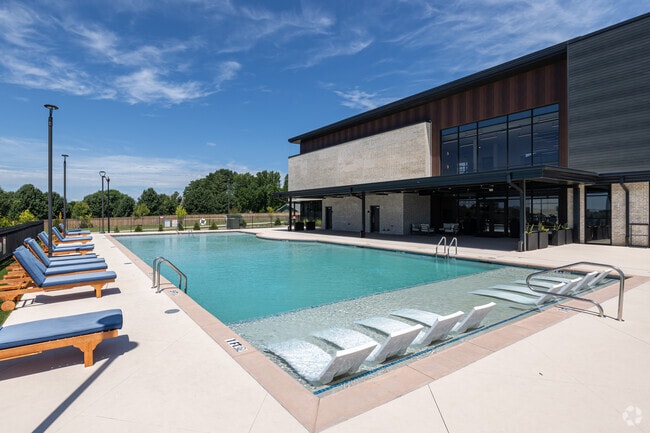 Pool - 102 West Crossing