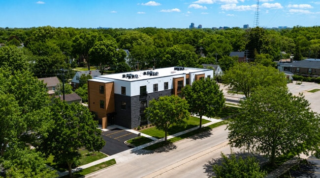 Building Photo - The Hampton