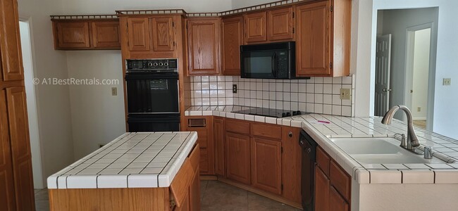 Building Photo - 900 Arlene Ct
