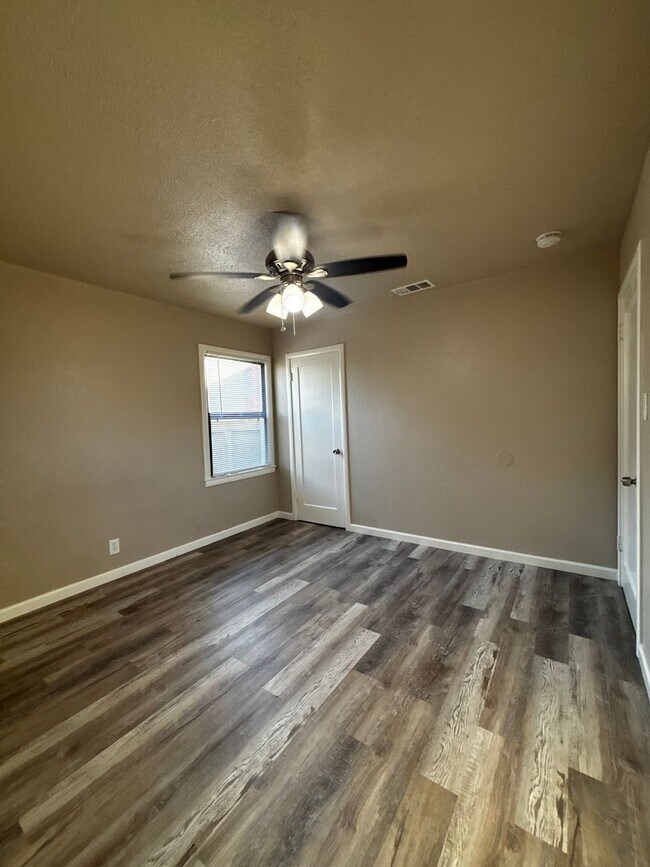 Building Photo - Beautiful home. Apply today!