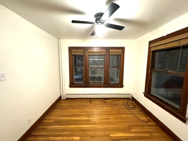 Building Photo - 214 Oak Hill Ave