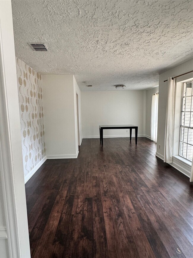 Building Photo - 323 Gentilly Dr