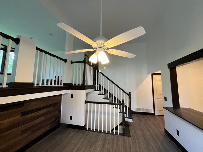 Foto del edificio - Updated Kitchen, carpet and freshly 3 bedroom / 2 bath home is right off Hwy 169 and Anderson Lak...