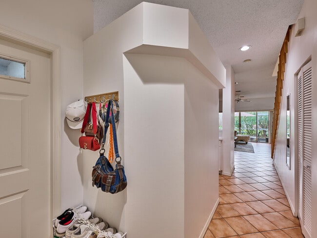 Foto del edificio - 5121 Sabal Gardens Ln