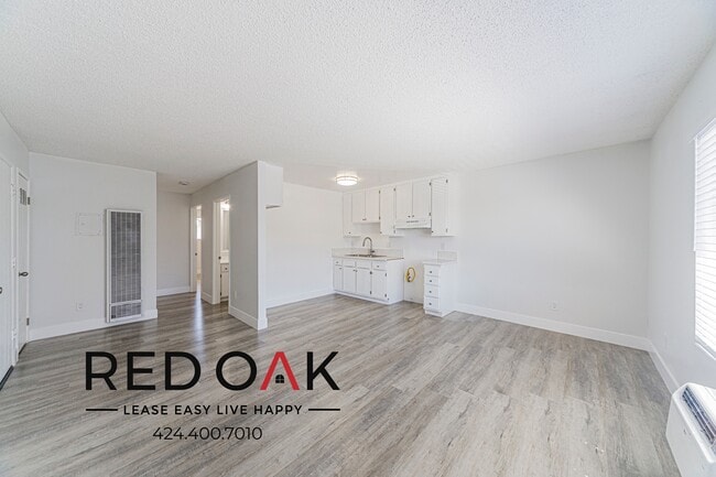 Building Photo - 12883 San Fernando Rd