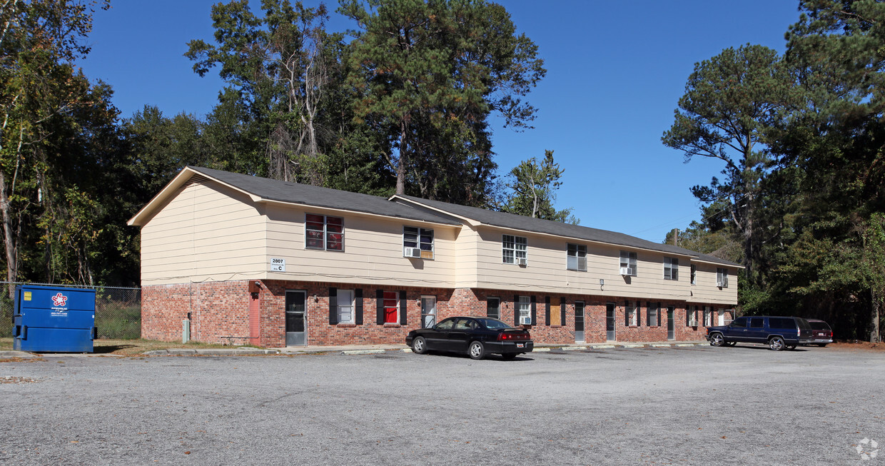 Building Photo - Four Seasons Apartments