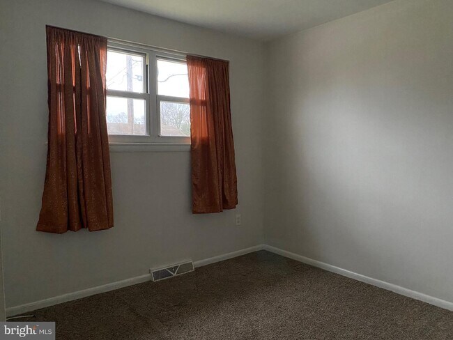 Foto del edificio - 21 Ridge Dr