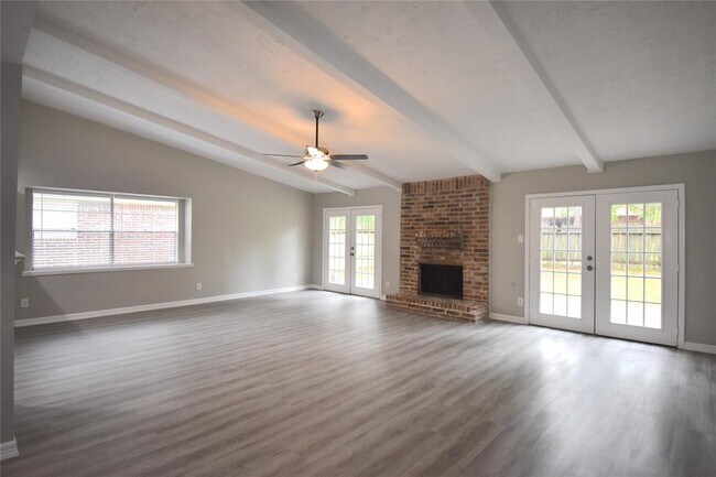Foto del edificio - 3703 Almondwood Dr