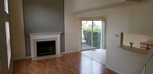 Foto del edificio - 225 Teak Ln