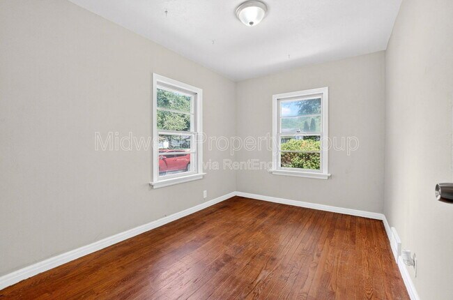 Foto del edificio - 10027 Lilac Ave
