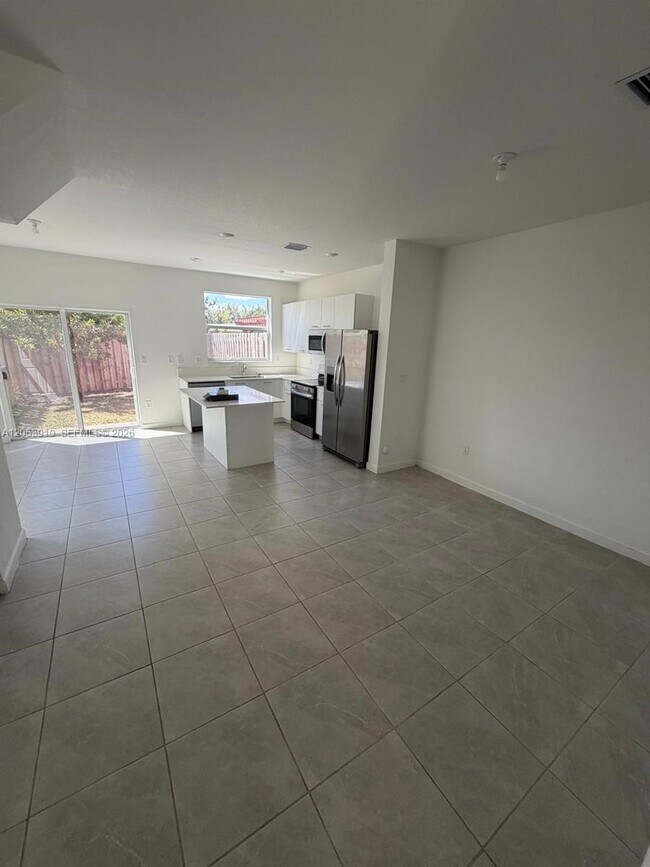 Foto del edificio - 12527 NW 24th Ave